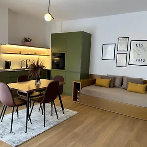 flora-apartments.albaniahotels.org/